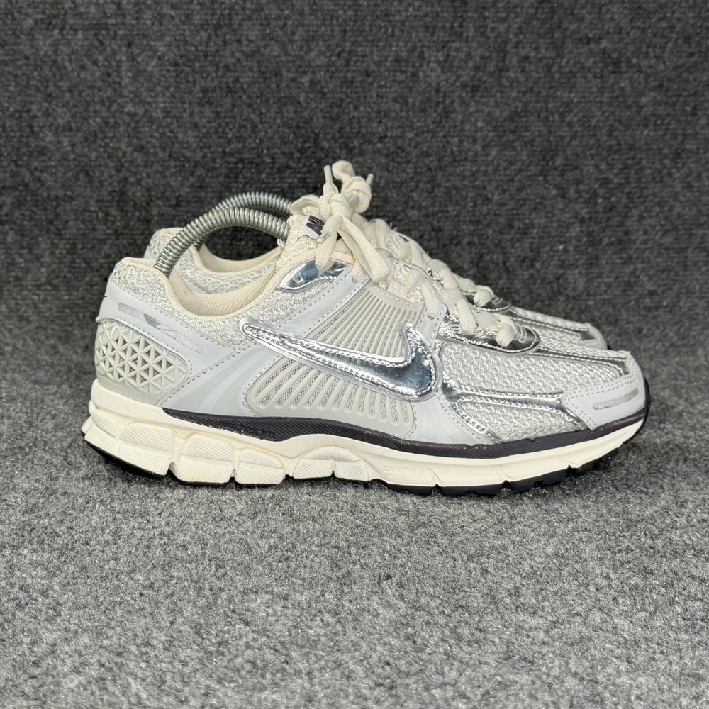 Nike Zoom Vomero 5 Running Shoes Women's 9 Photon Dust Gridiron Chrome Athletic